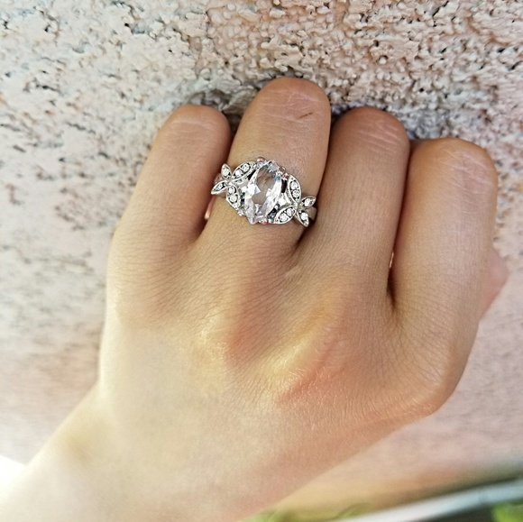 Jewelry - New silver plated wedding ring